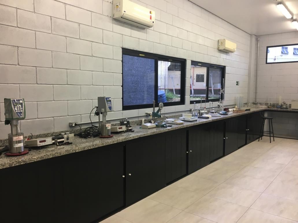Bancada de ensaios do laboratório de ligantes